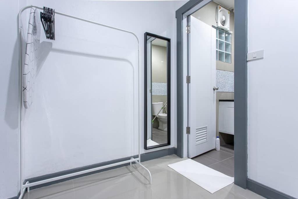 P1 Silom Pan Large Room Full Kitchen Wifi 4-6Pax Bangkok Exterior photo