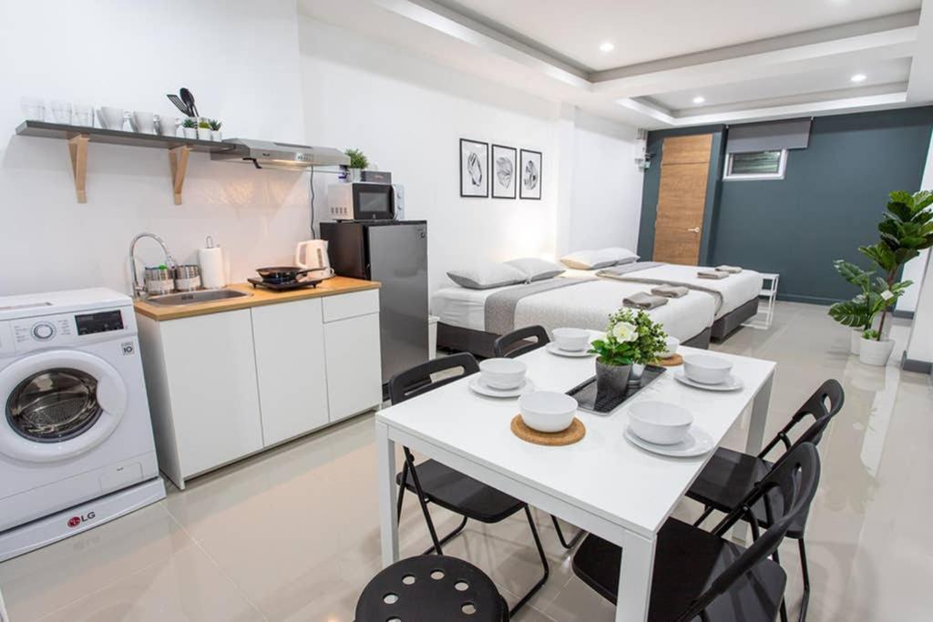 P1 Silom Pan Large Room Full Kitchen Wifi 4-6Pax Bangkok Exterior photo