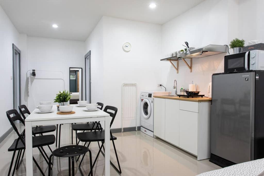 P1 Silom Pan Large Room Full Kitchen Wifi 4-6Pax Bangkok Exterior photo
