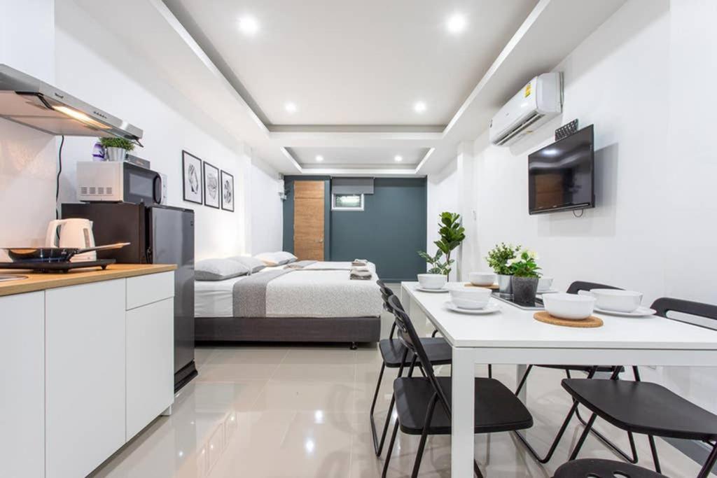 P1 Silom Pan Large Room Full Kitchen Wifi 4-6Pax Bangkok Exterior photo